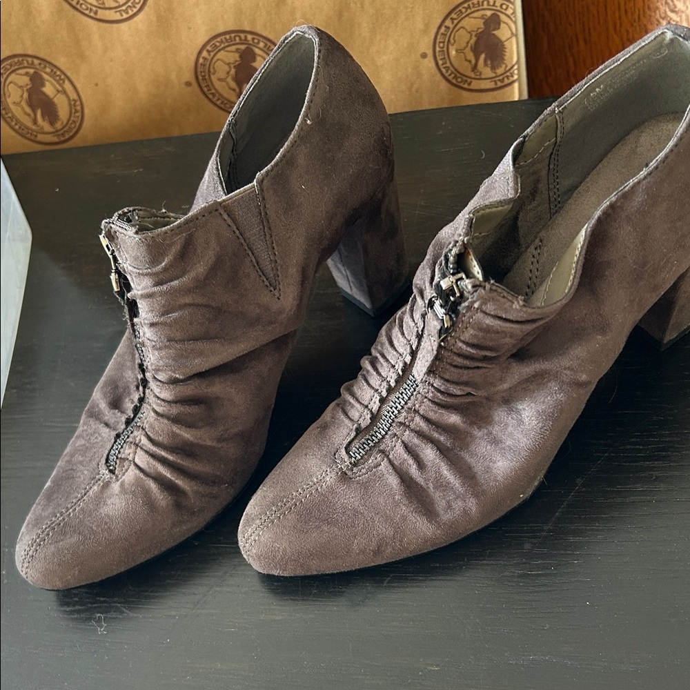 Elegant Grey Suede Women's Shoes